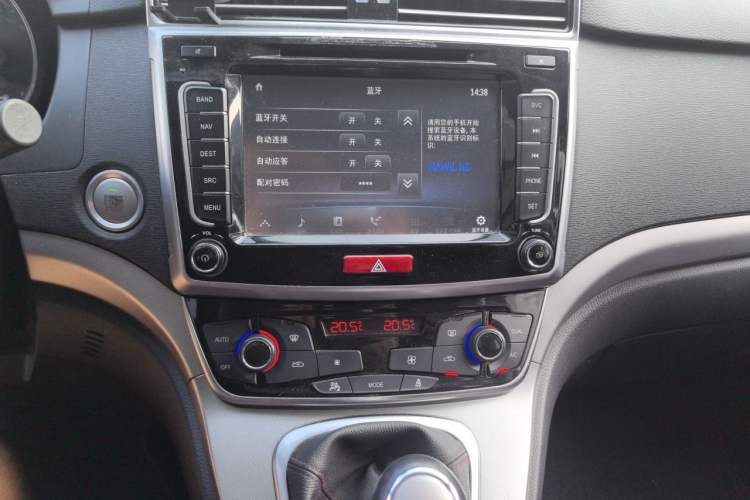 Used Haval H6 2017 Blue Label Sport Edition 1.5T Manual 4x4 Elite Model Audio And AC Panel