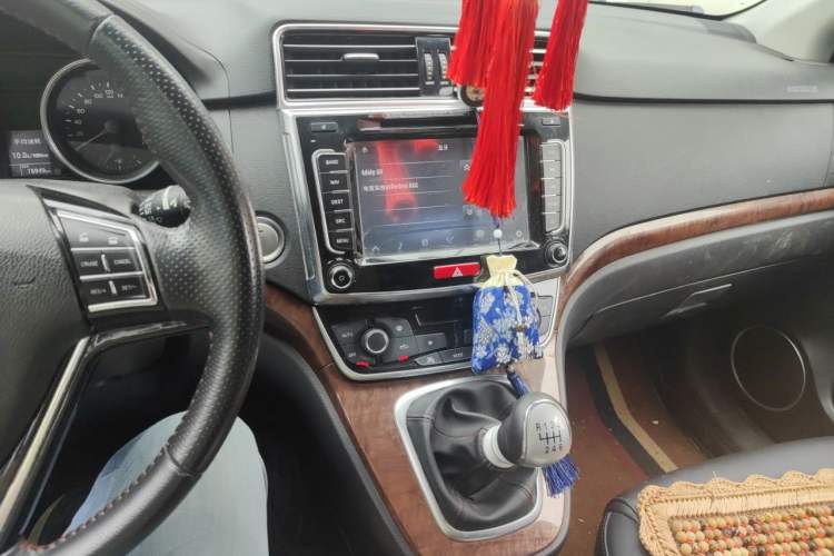 Used Haval H6 2017 Red-Label Sport Edition 1.5T Manual Two-Wheel Drive Elite Model Audio And AC Panel
