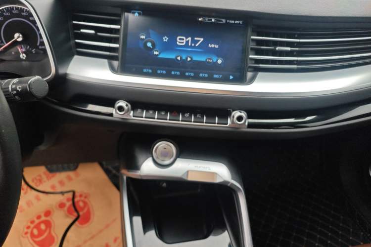 Used Haval H6 2017 Red Label 2.0T Automatic Two-Wheel Drive ZhiShang Model Audio And AC Panel