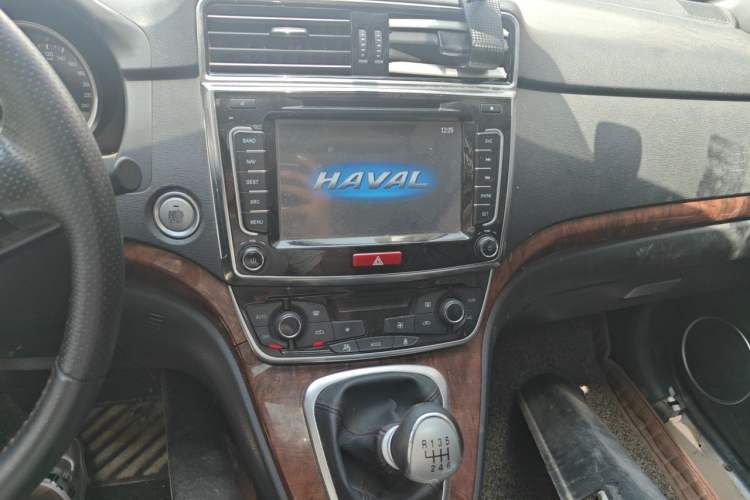 Used Haval H6 2017 Red-Label Sport Edition 1.5T Manual Two-Wheel Drive Elite Model Audio And AC Panel