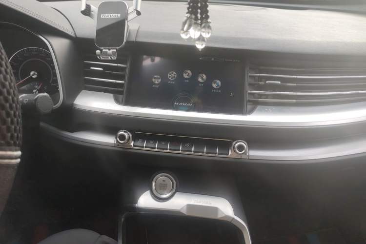 Used Haval H6 2017 Blue Label 2.0T Automatic Two-Wheel Drive Smart Edition Audio And AC Panel