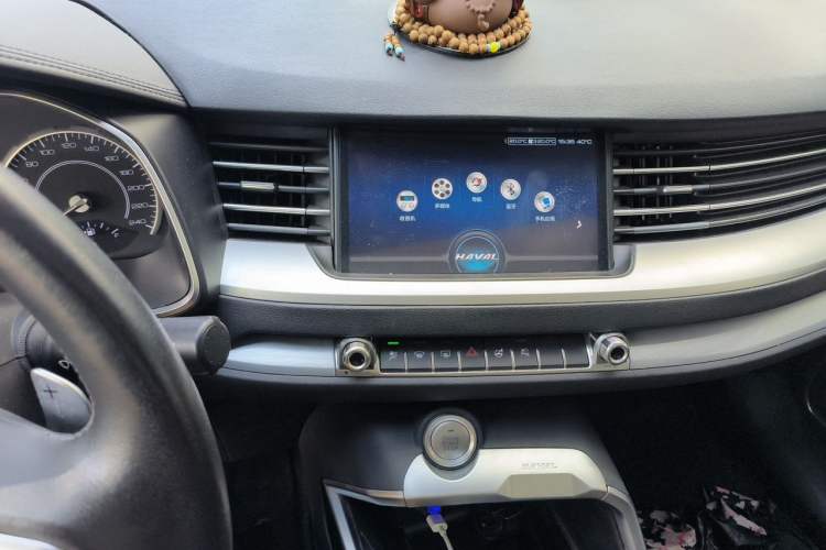 Used Haval H6 2017 Red Label 2.0T Automatic Two-Wheel Drive ZhiShang Model Audio And AC Panel