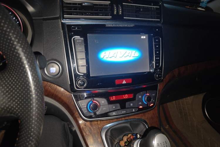 Used Haval H6 2017 Red-Label Sport Edition 1.5T Manual Two-Wheel Drive Elite Model Audio And AC Panel