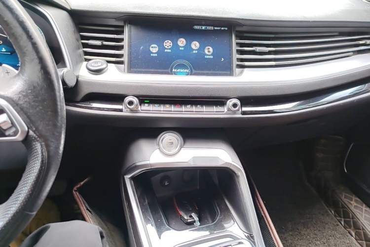 Used Haval H6 2017 Red Label 2.0T Automatic Two-Wheel Drive ZhiShang Model Audio And AC Panel