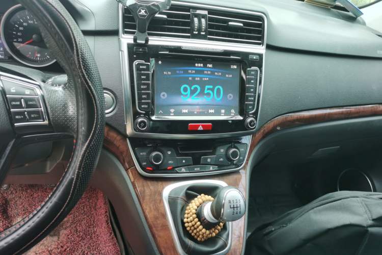 Used Haval H6 2017 Red-Label Sport Edition 1.5T Manual Two-Wheel Drive Elite Model Audio And AC Panel