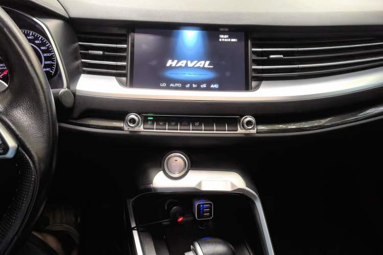 Used Haval H6 2017 Blue Label 1.5T Automatic Two-Wheel Drive Luxury Model Audio And AC Panel