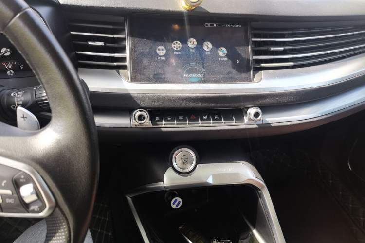 Used Haval H6 2017 Red Label 2.0T Automatic Two-Wheel Drive ZhiShang Model Audio And AC Panel