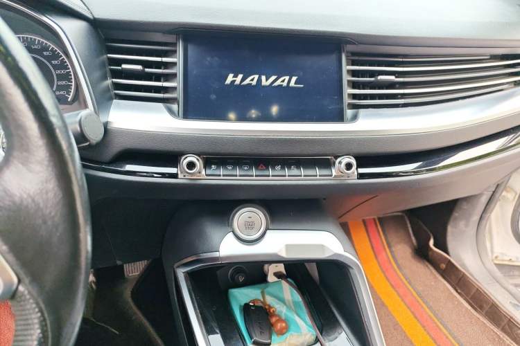 Used Haval H6 2017 Red Label 2.0T Automatic Two-Wheel Drive ZhiShang Model Audio And AC Panel