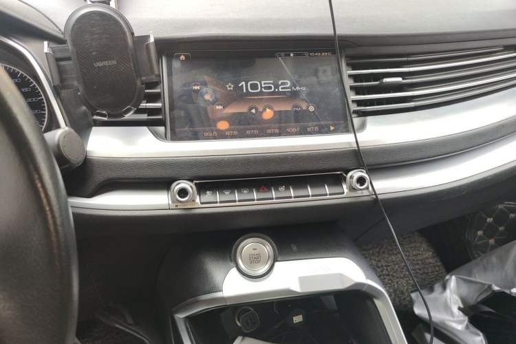 Used Haval H6 2017 Red-Label 2.0T Automatic Two-Wheel Drive Fashion Edition Audio And AC Panel