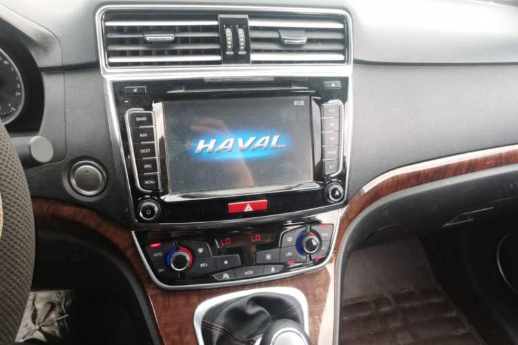 Used Haval H6 2017 Red-Label Sport Edition 1.5T Manual Two-Wheel Drive Elite Model Audio And AC Panel