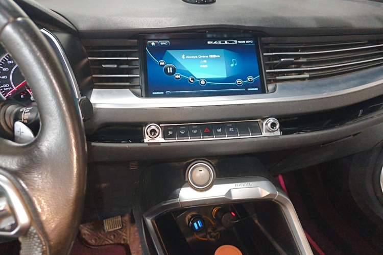 Used Haval H6 2017 Red Label 2.0T Automatic Two-Wheel Drive ZhiShang Model Audio And AC Panel