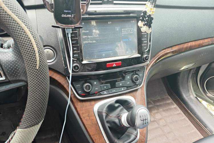 Used Haval H6 2017 Red-Label Sport Edition 1.5T Manual Two-Wheel Drive Elite Model Audio And AC Panel