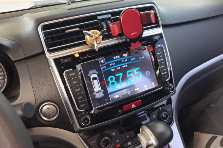 Used Haval H6 2017 Red-Label Sport Edition 1.5T Automatic Two-Wheel Drive Luxury Model Audio And AC Panel
