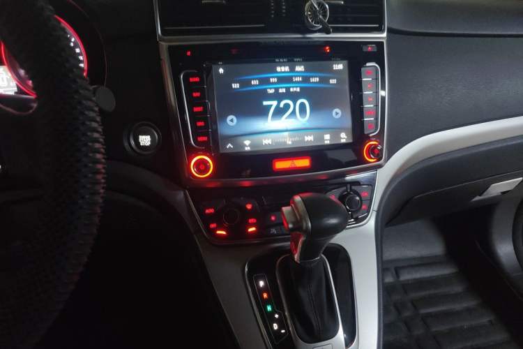Used Haval H6 2017 Blue Label Sport Edition 1.5T Automatic Two-Wheel Drive Luxury Model Audio And AC Panel