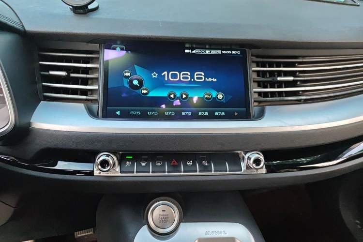 Used Haval H6 2017 Red Label 2.0T Automatic Two-Wheel Drive ZhiShang Model Audio And AC Panel