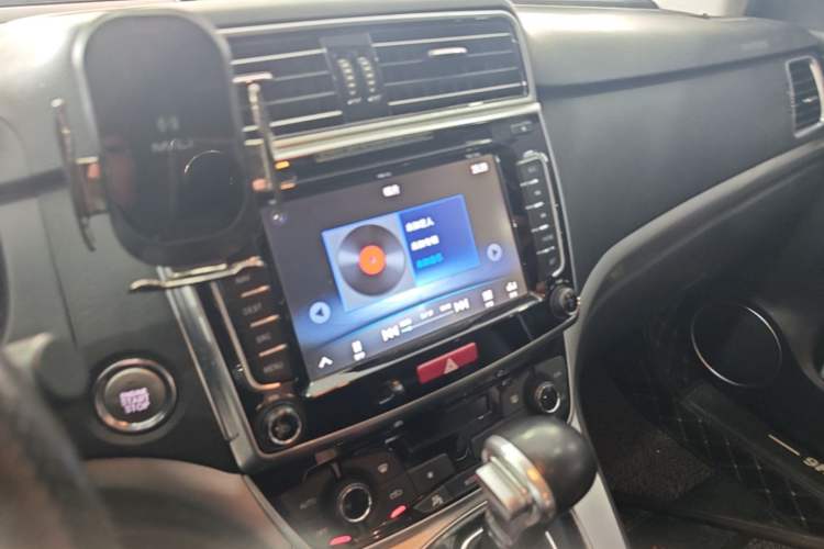 Used Haval H6 2017 Red-Label Sport Edition 1.5T Automatic Two-Wheel Drive Luxury Model Audio And AC Panel