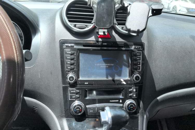 Used Haval H6 2017 Classic Edition 1.5T Automatic Two-Wheel Drive Elite Model Audio And AC Panel