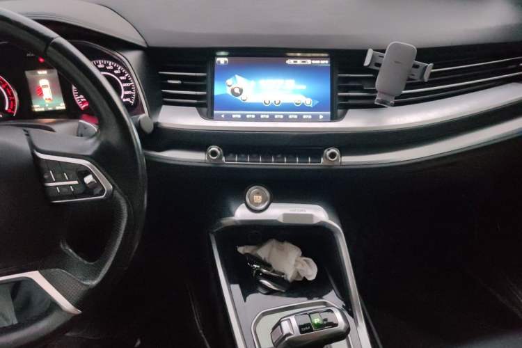 Used Haval H6 2017 Red Label 2.0T Automatic Two-Wheel Drive ZhiShang Model Audio And AC Panel