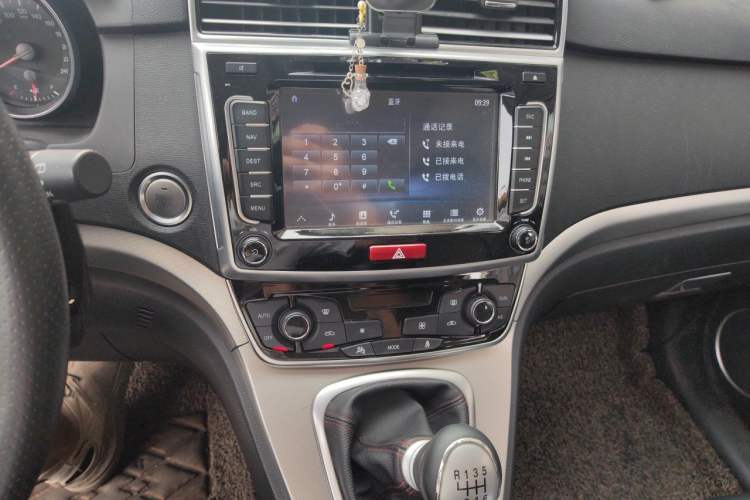 Used Haval H6 2017 Blue Label Sport Edition 1.5T Manual Two-Wheel Drive Elite Model Audio And AC Panel