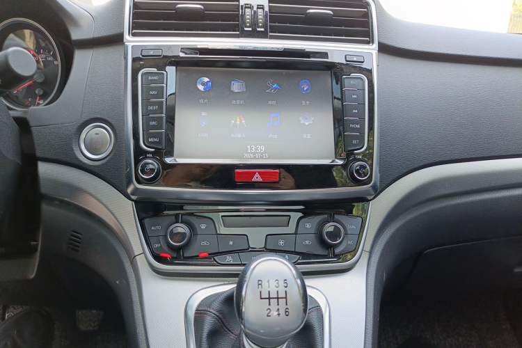 Used Haval H6 2017 Blue Label Sport Edition 1.5T Manual Two-Wheel Drive Elite Model Audio And AC Panel
