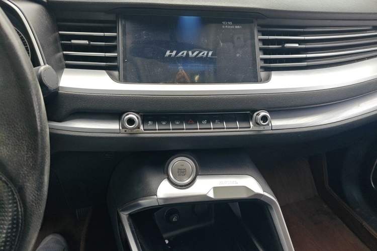 Used Haval H6 2017 Red Label 2.0T Automatic Two-Wheel Drive ZhiShang Model Audio And AC Panel
