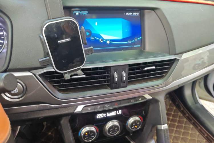 Used Haval H6 2017 Classic Edition 1.5T Manual Two-Wheel Drive Elite Model Audio And AC Panel