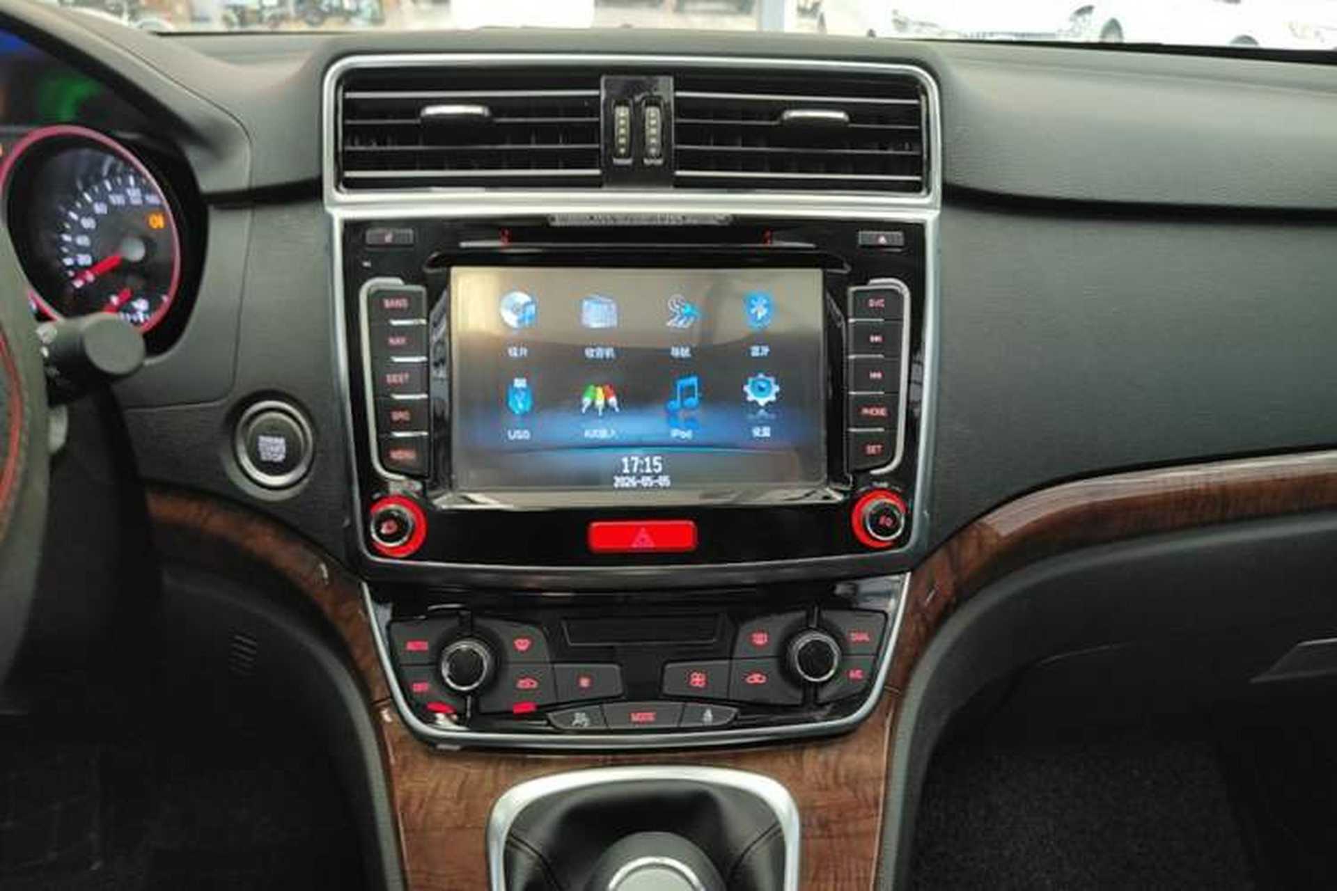 Used Haval H6 2017 Red-Label Sport Edition 1.5T Manual Two-Wheel Drive Elite Model Audio And AC Panel