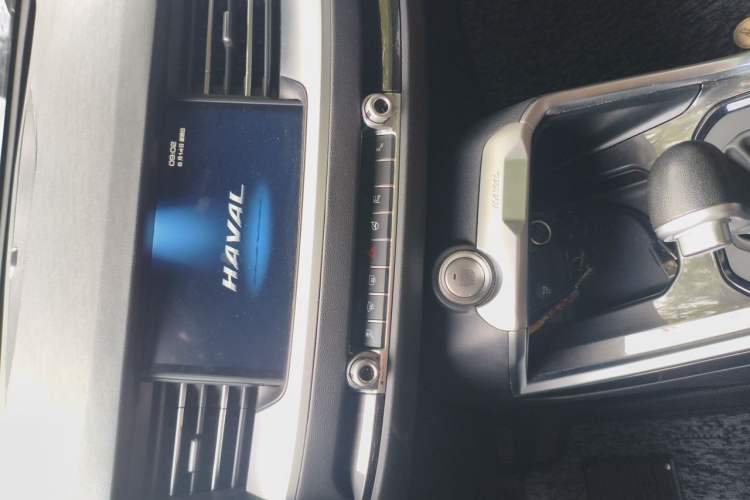 Used Haval H6 2017 Blue Label 1.5T Automatic Two-Wheel Drive ZhiShang Model Audio And AC Panel