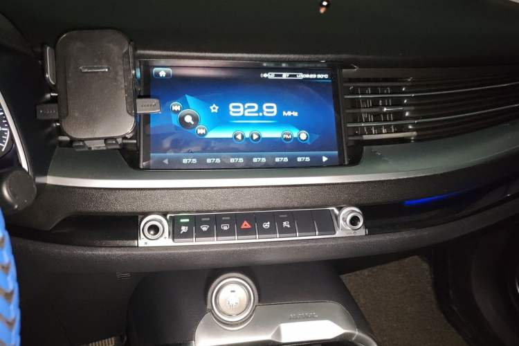 Used Haval H6 2017 Blue Label 1.5T Automatic Two-Wheel Drive ZhiShang Model Audio And AC Panel