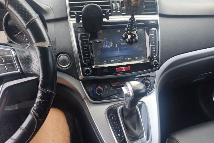 Used Haval H6 2017 Red-Label Sport Edition 1.5T Automatic Two-Wheel Drive Luxury Model Audio And AC Panel
