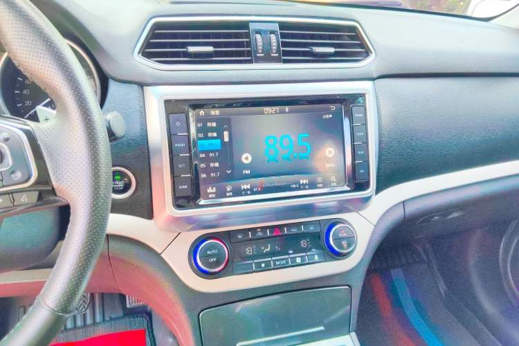 Used Haval H6 2017 Red Label 2.0T Automatic Two-Wheel Drive ZhiShang Model Audio And AC Panel