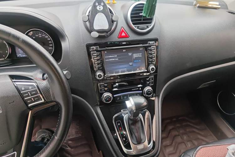 Used Haval H6 2017 Classic Edition 1.5T Automatic Two-Wheel Drive Urban Model Audio And AC Panel
