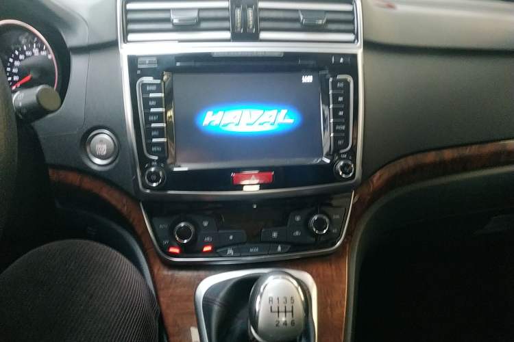Used Haval H6 2017 Red-Label Sport Edition 1.5T Manual Two-Wheel Drive Elite Model Audio And AC Panel