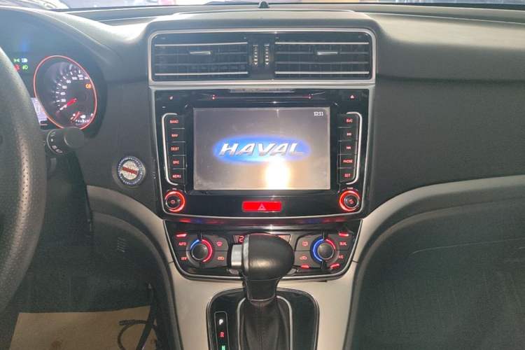 Used Haval H6 2017 Red-Label Sport Edition 1.5T Automatic Two-Wheel Drive Luxury Model Audio And AC Panel
