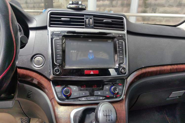 Used Haval H6 2017 Red-Label Sport Edition 1.5T Manual Two-Wheel Drive Elite Model Audio And AC Panel