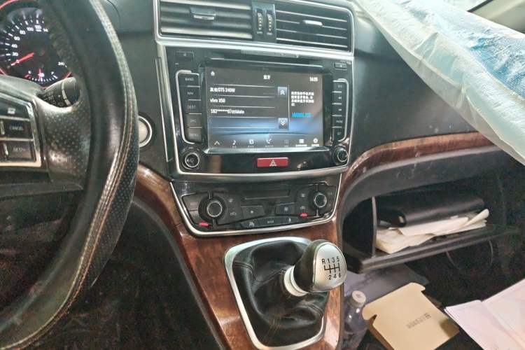 Used Haval H6 2017 Red-Label Sport Edition 1.5T Manual Two-Wheel Drive Elite Model Audio And AC Panel