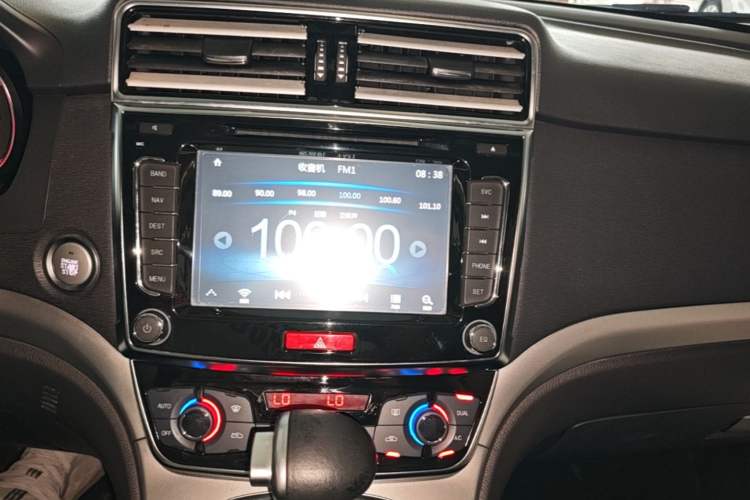 Used Haval H6 2017 Red-Label Sport Edition 1.5T Automatic Two-Wheel Drive Luxury Model Audio And AC Panel
