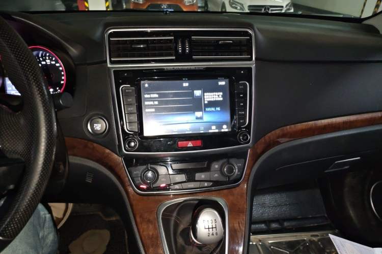 Used Haval H6 2017 Red-Label Sport Edition 1.5T Manual Two-Wheel Drive Elite Model Audio And AC Panel