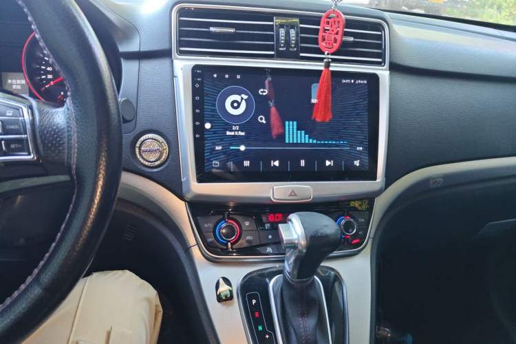 Used Haval H6 2017 Red-Label Sport Edition 1.5T Automatic Two-Wheel Drive Luxury Model Audio And AC Panel