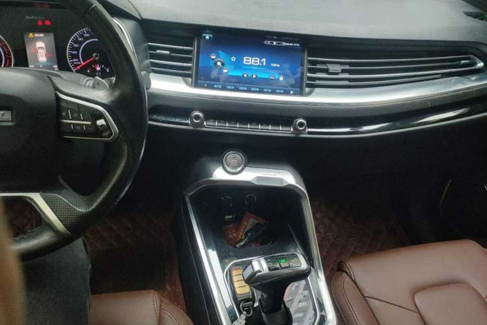 Used Haval H6 2017 Red Label 2.0T Automatic Two-Wheel Drive ZhiShang Model Audio And AC Panel