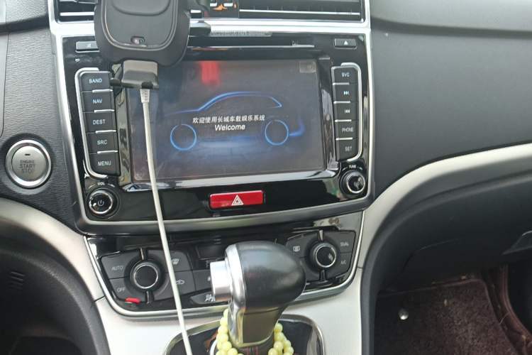 Used Haval H6 2017 Red-Label Sport Edition 1.5T Automatic Two-Wheel Drive Luxury Model Audio And AC Panel