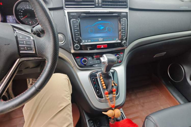Used Haval H6 2017 Red-Label Sport Edition 1.5T Automatic Two-Wheel Drive Luxury Model Audio And AC Panel