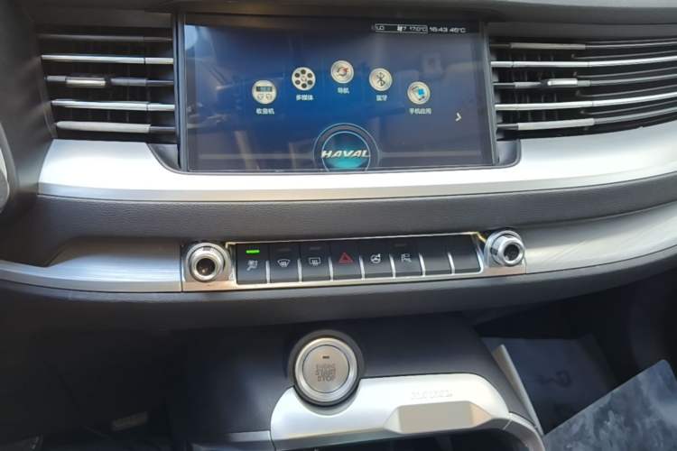 Used Haval H6 2017 Red Label 2.0T Automatic Two-Wheel Drive ZhiShang Model Audio And AC Panel