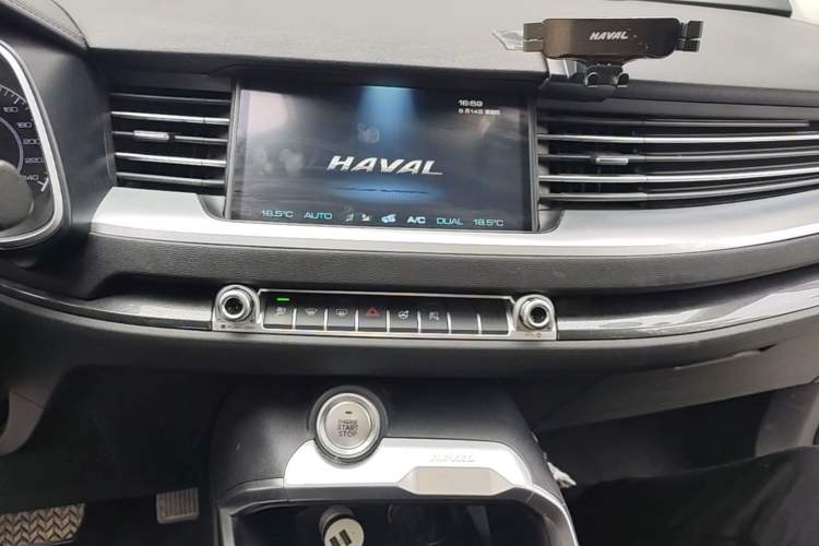 Used Haval H6 2017 Blue Label 1.5T Automatic Two-Wheel Drive ZhiShang Model Audio And AC Panel