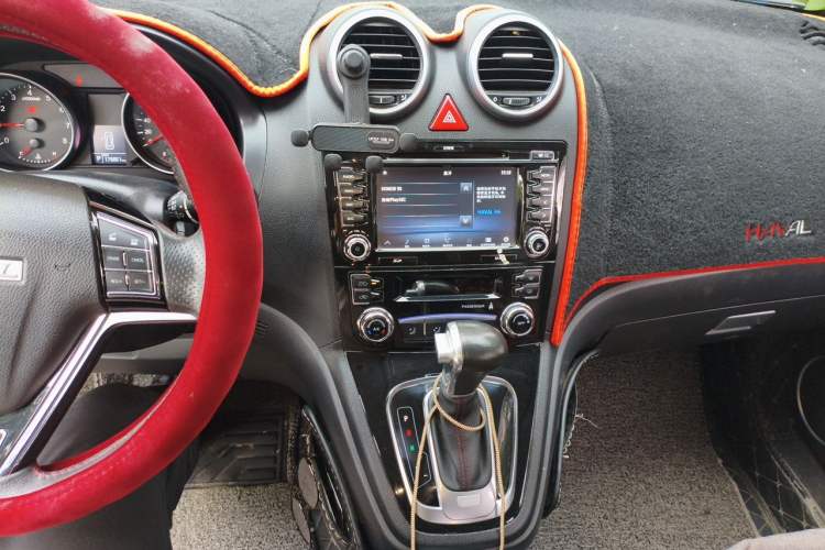 Used Haval H6 2017 Classic Edition 1.5T Automatic Two-Wheel Drive Urban Model Audio And AC Panel