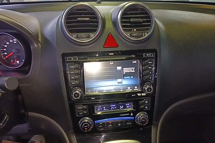 Used Haval H6 2017 Classic Edition 1.5T Manual Two-Wheel Drive Elite Model Audio And AC Panel