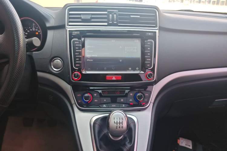 Used Haval H6 2017 Blue Label Sport Edition 1.5T Manual Two-Wheel Drive Elite Model Audio And AC Panel
