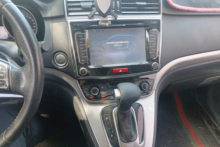 Used Haval H6 2017 Red-Label Sport Edition 1.5T Automatic Two-Wheel Drive Luxury Model Audio And AC Panel