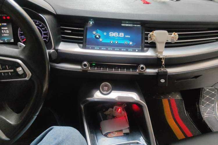 Used Haval H6 2017 Red Label 2.0T Automatic Two-Wheel Drive ZhiShang Model Audio And AC Panel