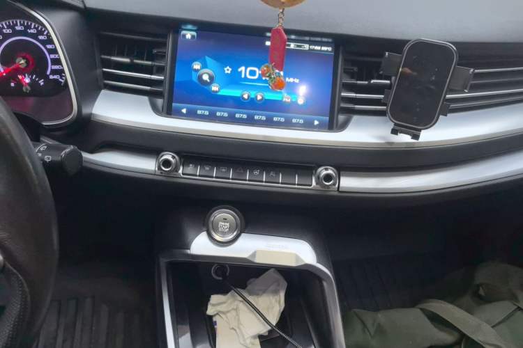 Used Haval H6 2017 Red Label 2.0T Automatic Two-Wheel Drive ZhiShang Model Audio And AC Panel